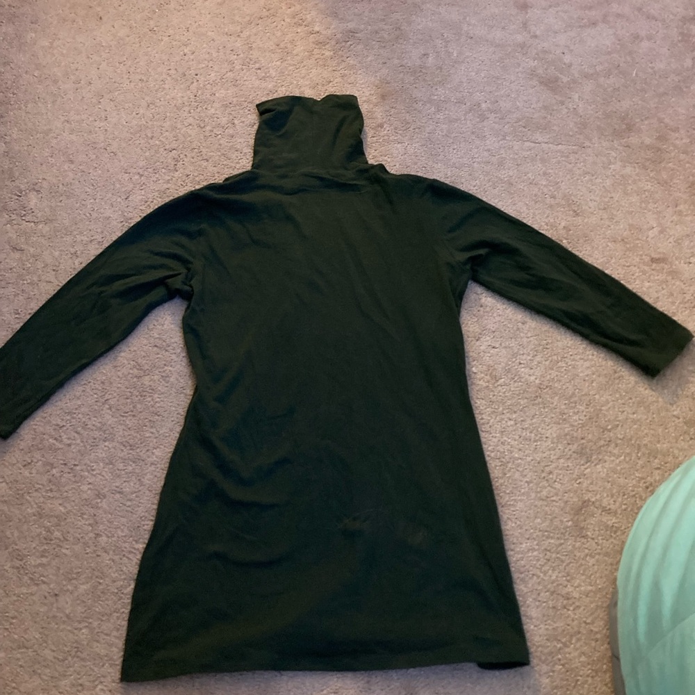 neessitees size s army green turtle neck 3/4 sleeve